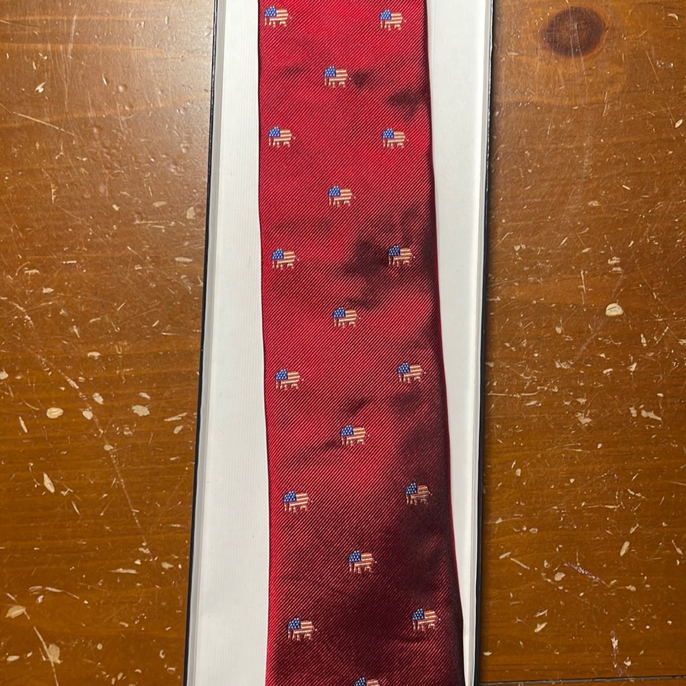 Vineyard Vine Elephant Tie